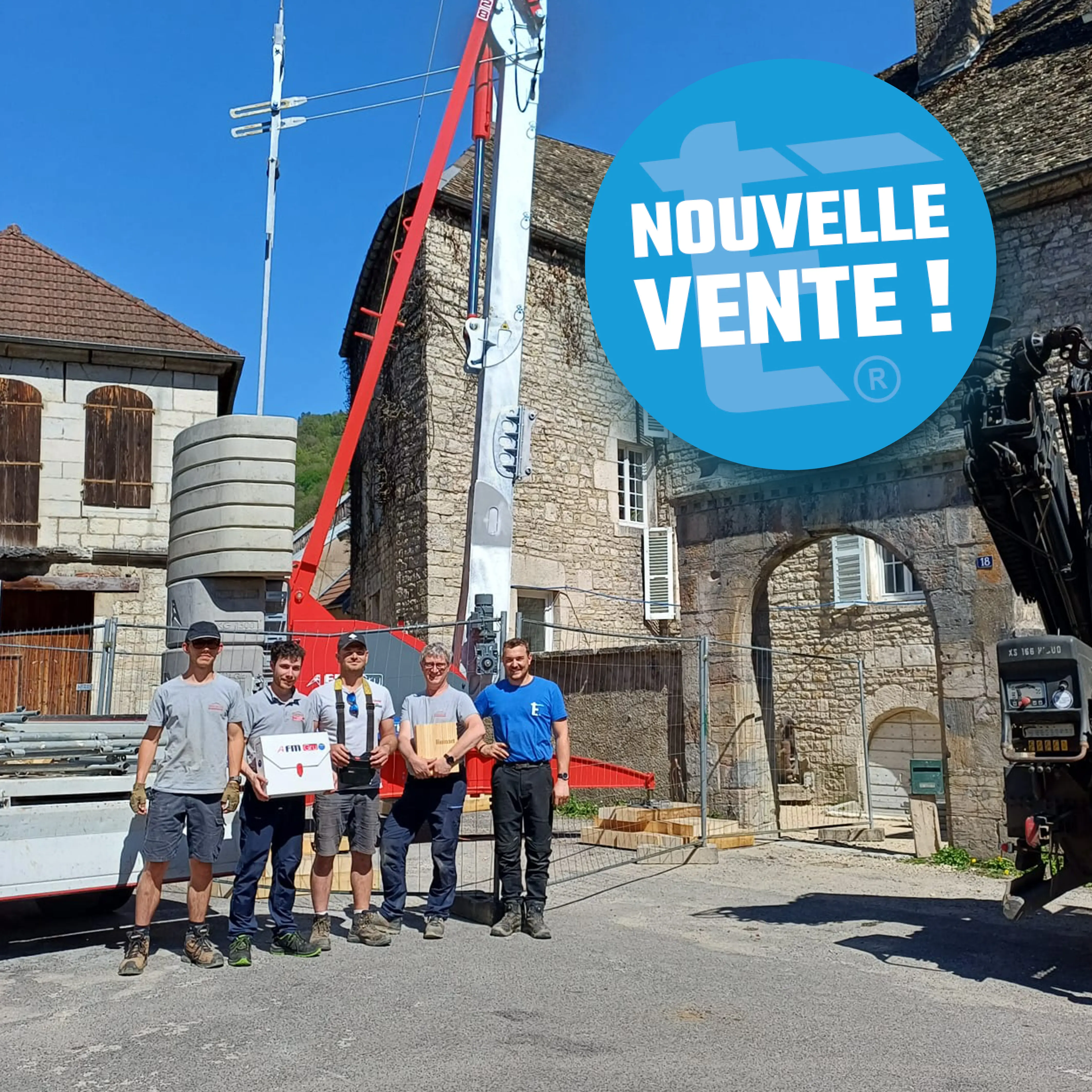 Nouvelle livraison — Grue 828 RBI pour Martinenghi SARL à Ornans