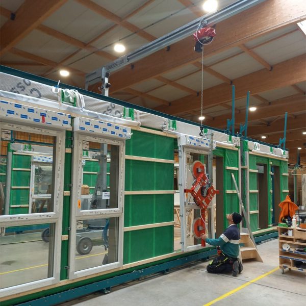 Euro-Grue-LISSMAC-en-place-2 Mini grue Lissmac en action en atelier - Euro Grue