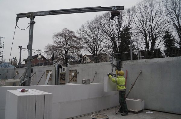 Euro-Grue-LISSMAC-produit-chantier Mini grue Lissmac en action sur chantier - Euro Grue